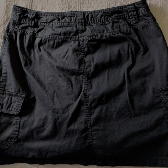 Croft and Barrow Black Skirt/Skort with built-in shorts - Picture 3 of 11